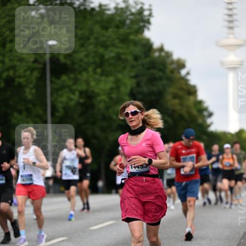 29.06.2025 - hella hamburg halbmarathon Dr. Thomas Lammeyer http://msf.ph/oto/8152493 29.06.2025 10:07:19 Kennedybrücke 1114, 1135, 1138, 1482, 1702, 2619, 2712, 2782, 2810, 3001, 3572, 3630, 4066, 4204, 4613, 4665, 5734, 6217, 7210, 7211, 7290, 7888, 8614, 8624, 9439, 9554, 10128, 10824 meine-sportfotos.de