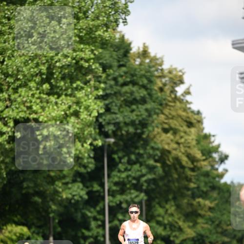 29.06.2025 - hella hamburg halbmarathon Dr. Thomas Lammeyer http://msf.ph/oto/8152499 29.06.2025 09:41:54 Kennedybrücke  meine-sportfotos.de