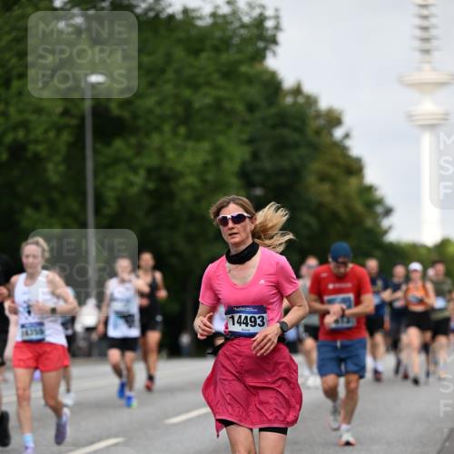 29.06.2025 - hella hamburg halbmarathon Dr. Thomas Lammeyer http://msf.ph/oto/8152505 29.06.2025 10:07:19 Kennedybrücke 1114, 1135, 1138, 1482, 1702, 2619, 2712, 2782, 2810, 3001, 3572, 3630, 4066, 4204, 4613, 4665, 5734, 6217, 7210, 7211, 7290, 7888, 8614, 8624, 9439, 9554, 10128, 10824 meine-sportfotos.de