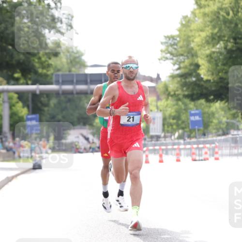 29.06.2025 - hella hamburg halbmarathon Jannik Wohlers http://msf.ph/oto/8152512 29.06.2025 09:31:54 Lombardsbrücke 17, 21 meine-sportfotos.de