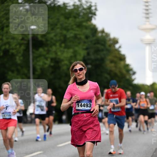 29.06.2025 - hella hamburg halbmarathon Dr. Thomas Lammeyer http://msf.ph/oto/8152516 29.06.2025 10:07:20 Kennedybrücke 1114, 1135, 1138, 1482, 1702, 2619, 2782, 2810, 3001, 3572, 3630, 4066, 4204, 4613, 4665, 5734, 6217, 7210, 7211, 7290, 7888, 8614, 8624, 9439, 9554, 10128, 10824 meine-sportfotos.de