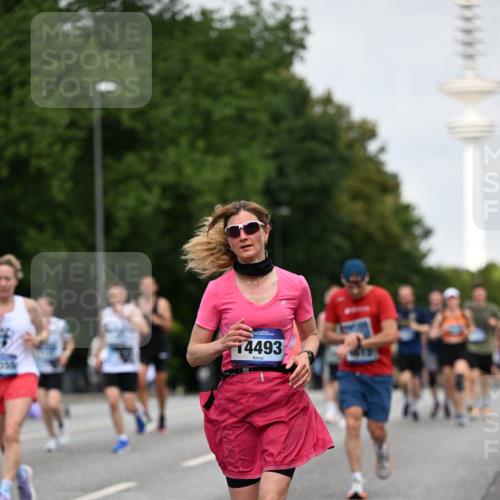 29.06.2025 - hella hamburg halbmarathon Dr. Thomas Lammeyer http://msf.ph/oto/8152524 29.06.2025 10:07:20 Kennedybrücke 1114, 1135, 1138, 1482, 1702, 2619, 2782, 2810, 3001, 3572, 3630, 4066, 4204, 4613, 4665, 5734, 6217, 7210, 7211, 7290, 7888, 8614, 8624, 9439, 9554, 10128, 10824 meine-sportfotos.de