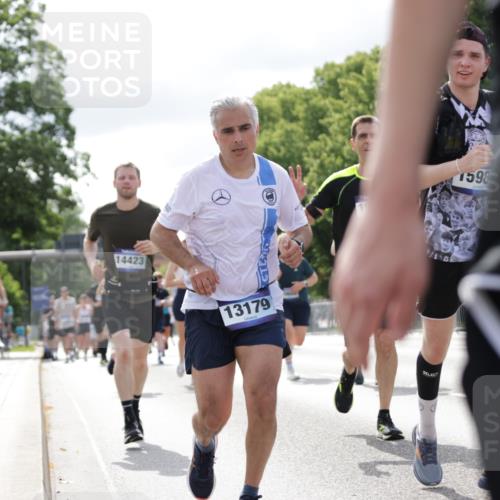 29.06.2025 - hella hamburg halbmarathon Jannik Wohlers http://msf.ph/oto/8152528 29.06.2025 10:15:21 Lombardsbrücke 1440, 2989, 3167, 4007, 4466, 4492, 4494, 5069, 6376, 6576, 7941, 7942, 8746, 9192, 9657, 9675, 10108, 10608, 10775, 11774, 11783, 12469, 13179, 13818, 13951, 14413, 14423, 14550, 14552, 14559, 14630, 15307, 15570, 15710, 15988, 16348, 16606, 16923, 16938, 17350, 18150, 18957 meine-sportfotos.de