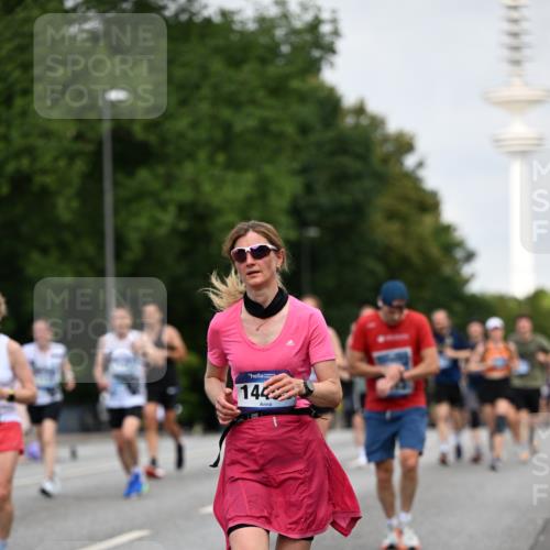 29.06.2025 - hella hamburg halbmarathon Dr. Thomas Lammeyer http://msf.ph/oto/8152529 29.06.2025 10:07:20 Kennedybrücke 1114, 1135, 1138, 1482, 1702, 2619, 2782, 2810, 3001, 3572, 3630, 4066, 4204, 4613, 4665, 5734, 6217, 7210, 7211, 7290, 7888, 8614, 8624, 9439, 9554, 10128, 10824 meine-sportfotos.de