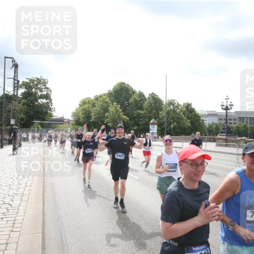 29.06.2025 - hella hamburg halbmarathon Jannik Wohlers http://msf.ph/oto/8152531 29.06.2025 10:42:07 Lombardsbrücke 1150, 1360, 1929, 1957, 1994, 2069, 2134, 2538, 2580, 2940, 2941, 3605, 3874, 4334, 4778, 4891, 4892, 5403, 5417, 5810, 6120, 6764, 6828, 7040, 7260, 7513, 7557, 7666, 8525, 8526, 8529, 8816, 9980, 10454, 10532, 10872, 10899, 11463, 11550, 11677, 12684, 12854, 13241, 13250, 13406, 13776, 14042, 14084, 14170, 14328, 14405, 14426, 14468, 14556, 14636, 14769, 15004, 15219, 15221, 15912, 15977, 16215, 16352, 16612 meine-sportfotos.de