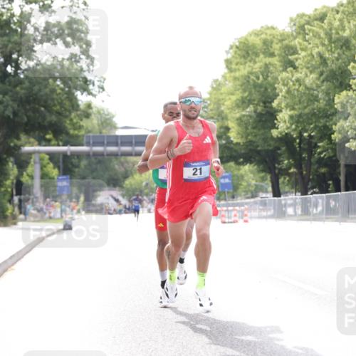 29.06.2025 - hella hamburg halbmarathon Jannik Wohlers http://msf.ph/oto/8152533 29.06.2025 09:31:55 Lombardsbrücke 17, 21 meine-sportfotos.de