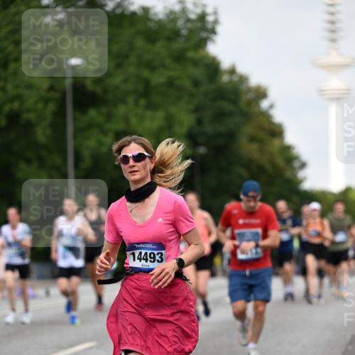 29.06.2025 - hella hamburg halbmarathon Dr. Thomas Lammeyer http://msf.ph/oto/8152541 29.06.2025 10:07:20 Kennedybrücke 1114, 1135, 1138, 1482, 1702, 2619, 2782, 2810, 3001, 3572, 3630, 4066, 4204, 4613, 4665, 5734, 6217, 7210, 7211, 7290, 7888, 8614, 8624, 9439, 9554, 10128, 10824 meine-sportfotos.de