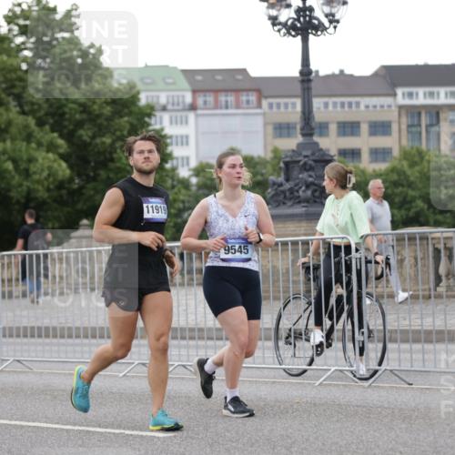 29.06.2025 - hella hamburg halbmarathon Jannik Wohlers http://msf.ph/oto/8152542 29.06.2025 10:52:31 Lombardsbrücke 2146, 2291, 2701, 2988, 3787, 4729, 6135, 6521, 7032, 7681, 7737, 8641, 9545, 10055, 10417, 10568, 10879, 10981, 11520, 11524, 11919, 12127, 12128, 12994, 14009, 14643, 14765, 14807, 14827, 14977, 14979, 15438, 15439, 15867, 16053, 16056, 16156, 16794, 16961, 18205 meine-sportfotos.de