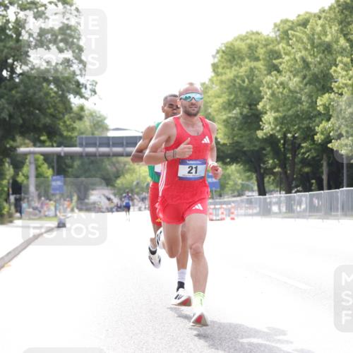 29.06.2025 - hella hamburg halbmarathon Jannik Wohlers http://msf.ph/oto/8152543 29.06.2025 09:31:55 Lombardsbrücke 17, 21 meine-sportfotos.de