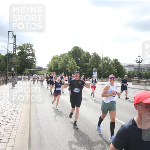 29.06.2025 - hella hamburg halbmarathon Jannik Wohlers http://msf.ph/oto/8152545 29.06.2025 10:42:08 Lombardsbrücke 1150, 1360, 1929, 1957, 1994, 2069, 2134, 2401, 2538, 2580, 2940, 2941, 3605, 3874, 4334, 4778, 4891, 4892, 5403, 5417, 5810, 6120, 6764, 6828, 7040, 7260, 7513, 7557, 7666, 8525, 8526, 8529, 8816, 9980, 10454, 10532, 10872, 10899, 11463, 11550, 11677, 12684, 13241, 13250, 13406, 13776, 14042, 14084, 14170, 14405, 14426, 14468, 14556, 14636, 14769, 15004, 15219, 15221, 15912, 15977, 16215, 16352, 16612 meine-sportfotos.de