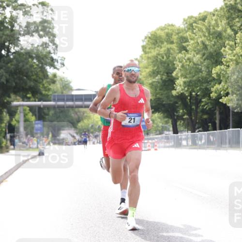 29.06.2025 - hella hamburg halbmarathon Jannik Wohlers http://msf.ph/oto/8152547 29.06.2025 09:31:55 Lombardsbrücke 17, 21 meine-sportfotos.de