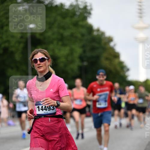 29.06.2025 - hella hamburg halbmarathon Dr. Thomas Lammeyer http://msf.ph/oto/8152548 29.06.2025 10:07:21 Kennedybrücke 1114, 1135, 1138, 1482, 1702, 2619, 2782, 2810, 3001, 3572, 3630, 4066, 4204, 4613, 4665, 5734, 6217, 7210, 7211, 7290, 7888, 8614, 9439, 9554, 10128, 10824 meine-sportfotos.de