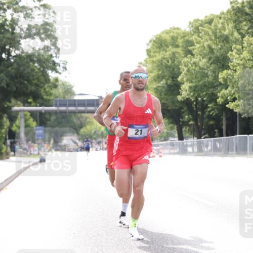 29.06.2025 - hella hamburg halbmarathon Jannik Wohlers http://msf.ph/oto/8152553 29.06.2025 09:31:55 Lombardsbrücke 17, 21 meine-sportfotos.de