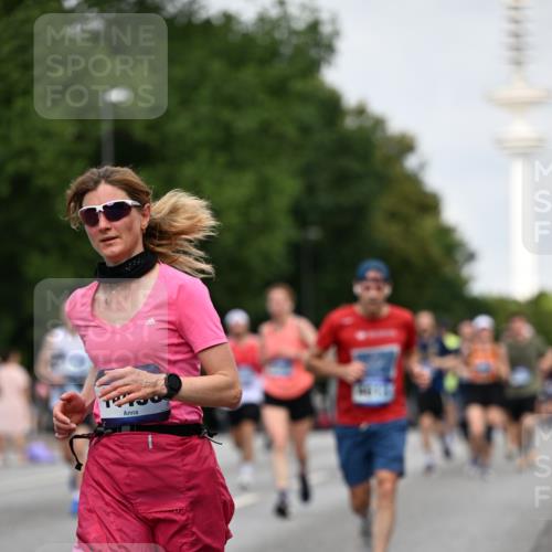 29.06.2025 - hella hamburg halbmarathon Dr. Thomas Lammeyer http://msf.ph/oto/8152555 29.06.2025 10:07:21 Kennedybrücke 1114, 1135, 1138, 1482, 1702, 2619, 2782, 2810, 3001, 3572, 3630, 4066, 4204, 4613, 4665, 5734, 6217, 7210, 7211, 7290, 7888, 8614, 9439, 9554, 10128, 10824 meine-sportfotos.de