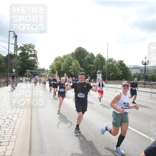 29.06.2025 - hella hamburg halbmarathon Jannik Wohlers http://msf.ph/oto/8152557 29.06.2025 10:42:08 Lombardsbrücke 1150, 1360, 1929, 1957, 1994, 2069, 2134, 2401, 2538, 2580, 2940, 2941, 3605, 3874, 4334, 4778, 4891, 4892, 5403, 5417, 5810, 6120, 6764, 6828, 7040, 7260, 7513, 7557, 7666, 8525, 8526, 8529, 8816, 9980, 10454, 10532, 10872, 10899, 11463, 11550, 11677, 12684, 13241, 13250, 13406, 13776, 14042, 14084, 14170, 14405, 14426, 14468, 14556, 14636, 14769, 15004, 15219, 15221, 15912, 15977, 16215, 16352, 16612 meine-sportfotos.de