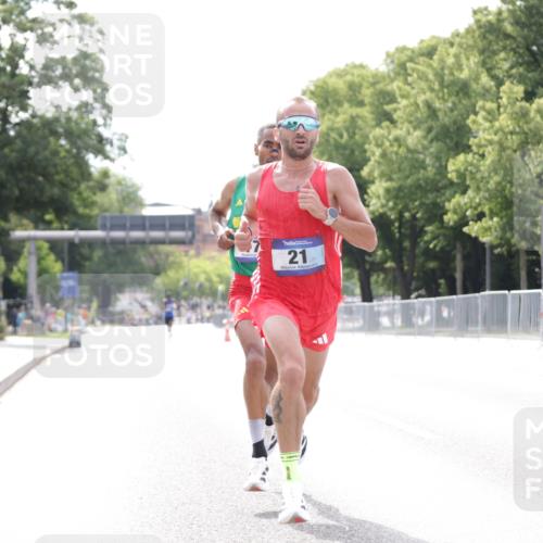 29.06.2025 - hella hamburg halbmarathon Jannik Wohlers http://msf.ph/oto/8152567 29.06.2025 09:31:55 Lombardsbrücke 17, 21 meine-sportfotos.de