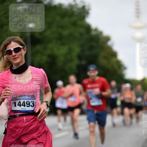 29.06.2025 - hella hamburg halbmarathon Dr. Thomas Lammeyer http://msf.ph/oto/8152568 29.06.2025 10:07:21 Kennedybrücke 1114, 1135, 1138, 1482, 1702, 2619, 2782, 2810, 3001, 3572, 3630, 4066, 4204, 4613, 4665, 5734, 6217, 7210, 7211, 7290, 7888, 8614, 9439, 9554, 10128, 10824 meine-sportfotos.de