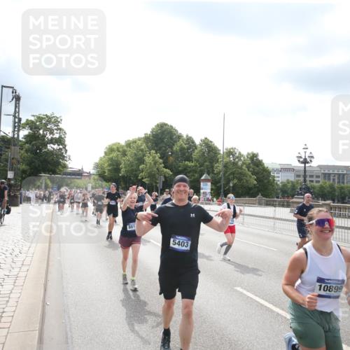 29.06.2025 - hella hamburg halbmarathon Jannik Wohlers http://msf.ph/oto/8152586 29.06.2025 10:42:08 Lombardsbrücke 1150, 1360, 1929, 1957, 1994, 2069, 2134, 2401, 2538, 2580, 2940, 2941, 3605, 3874, 4334, 4778, 4891, 4892, 5403, 5417, 5810, 6120, 6764, 6828, 7040, 7260, 7513, 7557, 7666, 8525, 8526, 8529, 8816, 9980, 10454, 10532, 10872, 10899, 11463, 11550, 11677, 12684, 13241, 13250, 13406, 13776, 14042, 14084, 14170, 14405, 14426, 14468, 14556, 14636, 14769, 15004, 15219, 15221, 15912, 15977, 16215, 16352, 16612 meine-sportfotos.de