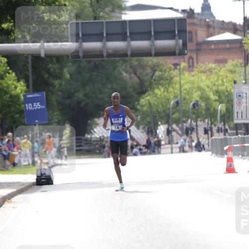 29.06.2025 - hella hamburg halbmarathon Jannik Wohlers http://msf.ph/oto/8152604 29.06.2025 09:32:00 Lombardsbrücke 17, 21 meine-sportfotos.de