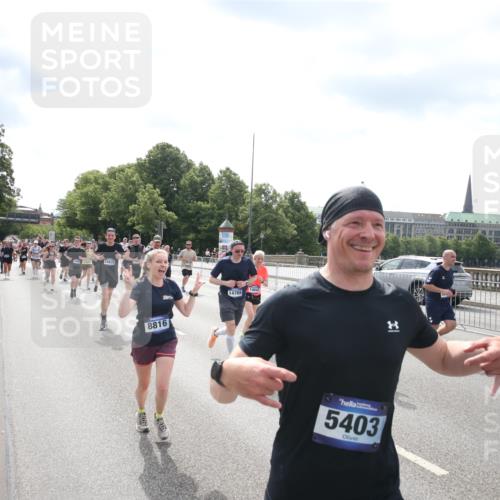 29.06.2025 - hella hamburg halbmarathon Jannik Wohlers http://msf.ph/oto/8152636 29.06.2025 10:42:09 Lombardsbrücke 1150, 1360, 1929, 1957, 1994, 2069, 2134, 2401, 2538, 2580, 2940, 2941, 3605, 3874, 4334, 4778, 4891, 4892, 5403, 5417, 5810, 6120, 6764, 7040, 7260, 7513, 7557, 7666, 8525, 8526, 8529, 8816, 9980, 10454, 10532, 10697, 10872, 10899, 11463, 11550, 11677, 12684, 13241, 13250, 13406, 13776, 14042, 14084, 14170, 14405, 14426, 14468, 14556, 14636, 14769, 15004, 15219, 15221, 15912, 15977, 16215, 16352, 16612 meine-sportfotos.de