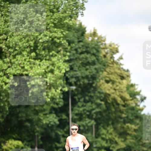 29.06.2025 - hella hamburg halbmarathon Dr. Thomas Lammeyer http://msf.ph/oto/8152640 29.06.2025 09:41:55 Kennedybrücke  meine-sportfotos.de