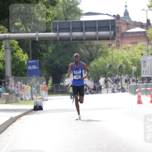 29.06.2025 - hella hamburg halbmarathon Jannik Wohlers http://msf.ph/oto/8152664 29.06.2025 09:32:01 Lombardsbrücke 17, 21 meine-sportfotos.de