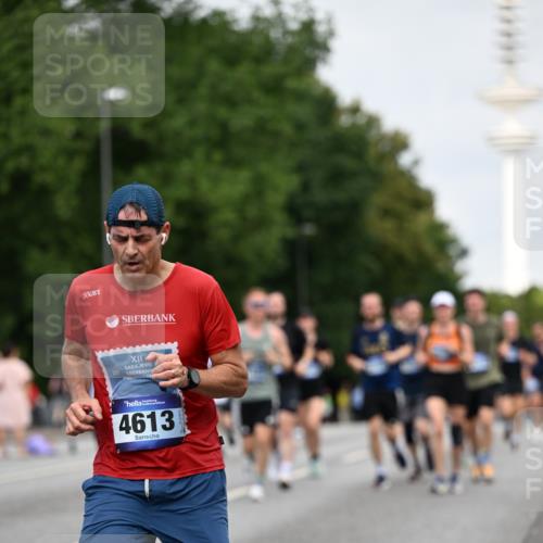 29.06.2025 - hella hamburg halbmarathon Dr. Thomas Lammeyer http://msf.ph/oto/8152671 29.06.2025 10:07:23 Kennedybrücke 1114, 1135, 1138, 1482, 1702, 1885, 2619, 2759, 2782, 2810, 3001, 3572, 3630, 4066, 4204, 4613, 4665, 5734, 6217, 7210, 7211, 7290, 7888, 8614, 9439, 9453, 9554, 10824 meine-sportfotos.de