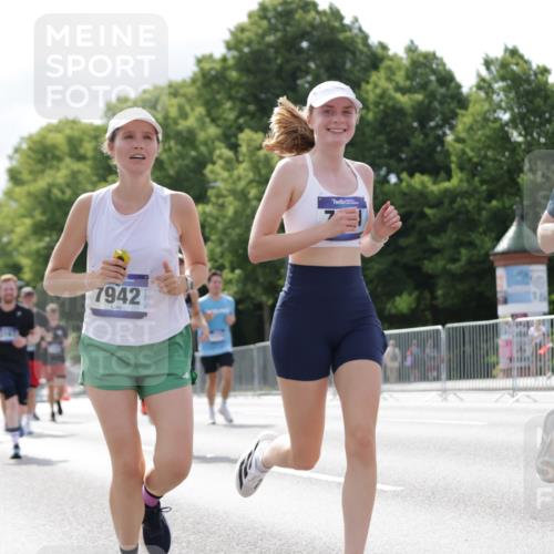 29.06.2025 - hella hamburg halbmarathon Jannik Wohlers http://msf.ph/oto/8152675 29.06.2025 10:15:25 Lombardsbrücke 2076, 2989, 3167, 4007, 4466, 4492, 4494, 6376, 6576, 7897, 7941, 7942, 8746, 8885, 9192, 9675, 10108, 10608, 11113, 11303, 11478, 11774, 11783, 11818, 12427, 12469, 12628, 13179, 13818, 13951, 14423, 14550, 14552, 14559, 14630, 15307, 15570, 15710, 15988, 16020, 16348, 16606, 16923, 17350, 18150, 18641, 18957 meine-sportfotos.de