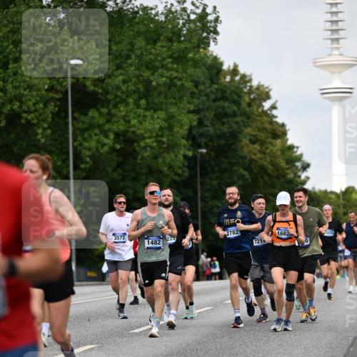 29.06.2025 - hella hamburg halbmarathon Dr. Thomas Lammeyer http://msf.ph/oto/8152684 29.06.2025 10:07:24 Kennedybrücke 1114, 1135, 1138, 1482, 1702, 1885, 2619, 2759, 2782, 2810, 3001, 3572, 3630, 4066, 4204, 4511, 4613, 4665, 6217, 7210, 7211, 7290, 7888, 8614, 9439, 9453, 9554, 10824 meine-sportfotos.de