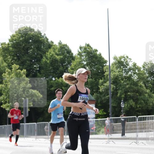29.06.2025 - hella hamburg halbmarathon Jannik Wohlers http://msf.ph/oto/8152695 29.06.2025 10:15:27 Lombardsbrücke 1156, 1651, 2076, 3167, 4007, 5423, 7897, 7941, 7942, 8554, 8746, 8885, 9192, 9675, 9784, 10108, 10608, 11113, 11303, 11478, 11774, 11783, 11818, 12427, 12469, 12628, 13179, 13818, 13951, 14423, 14543, 14550, 14559, 14630, 15570, 15710, 15889, 15988, 16020, 16348, 16606, 16923, 17350, 18150, 18641, 18957 meine-sportfotos.de