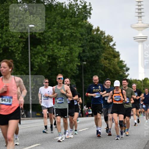 29.06.2025 - hella hamburg halbmarathon Dr. Thomas Lammeyer http://msf.ph/oto/8152697 29.06.2025 10:07:24 Kennedybrücke 1114, 1135, 1138, 1482, 1702, 1885, 2619, 2759, 2782, 2810, 3001, 3572, 3630, 4066, 4204, 4511, 4613, 4665, 6217, 7210, 7211, 7290, 7888, 8614, 9439, 9453, 9554, 10824 meine-sportfotos.de