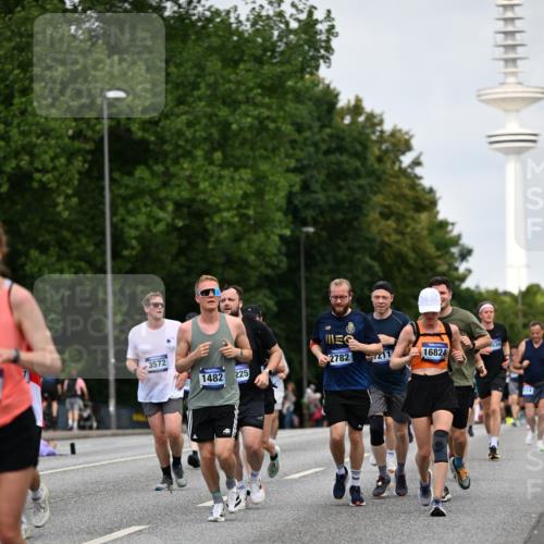 29.06.2025 - hella hamburg halbmarathon Dr. Thomas Lammeyer http://msf.ph/oto/8152707 29.06.2025 10:07:24 Kennedybrücke 1114, 1135, 1138, 1482, 1702, 1885, 2619, 2759, 2782, 2810, 3001, 3572, 3630, 4066, 4204, 4511, 4613, 4665, 6217, 7210, 7211, 7290, 7888, 8614, 9439, 9453, 9554, 10824 meine-sportfotos.de