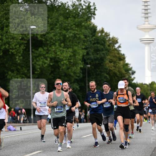29.06.2025 - hella hamburg halbmarathon Dr. Thomas Lammeyer http://msf.ph/oto/8152716 29.06.2025 10:07:25 Kennedybrücke 1114, 1135, 1138, 1482, 1702, 1885, 2594, 2619, 2759, 2782, 2810, 3001, 3572, 3630, 4066, 4204, 4511, 4613, 4665, 6217, 7210, 7211, 7290, 7935, 8614, 9439, 9453, 9554, 10824 meine-sportfotos.de