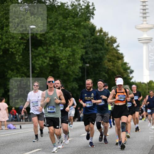 29.06.2025 - hella hamburg halbmarathon Dr. Thomas Lammeyer http://msf.ph/oto/8152734 29.06.2025 10:07:25 Kennedybrücke 1114, 1135, 1138, 1482, 1702, 1885, 2594, 2619, 2759, 2782, 2810, 3001, 3572, 3630, 4066, 4204, 4511, 4613, 4665, 6217, 7210, 7211, 7290, 7935, 8614, 9439, 9453, 9554, 10824 meine-sportfotos.de