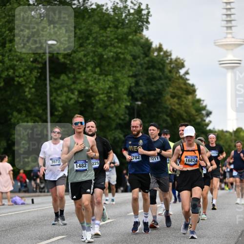 29.06.2025 - hella hamburg halbmarathon Dr. Thomas Lammeyer http://msf.ph/oto/8152737 29.06.2025 10:07:25 Kennedybrücke 1114, 1135, 1138, 1482, 1702, 1885, 2594, 2619, 2759, 2782, 2810, 3001, 3572, 3630, 4066, 4204, 4511, 4613, 4665, 6217, 7210, 7211, 7290, 7935, 8614, 9439, 9453, 9554, 10824 meine-sportfotos.de