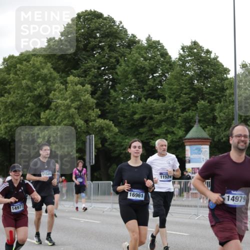 29.06.2025 - hella hamburg halbmarathon Jannik Wohlers http://msf.ph/oto/8152738 29.06.2025 10:52:37 Lombardsbrücke 2146, 2291, 2701, 2988, 3787, 4626, 4729, 6135, 6521, 7681, 7737, 9545, 10055, 10417, 10568, 10661, 10981, 11520, 11524, 11919, 12127, 12128, 13489, 13916, 13917, 14643, 14765, 14807, 14977, 14979, 16137, 16156, 16961, 18988 meine-sportfotos.de