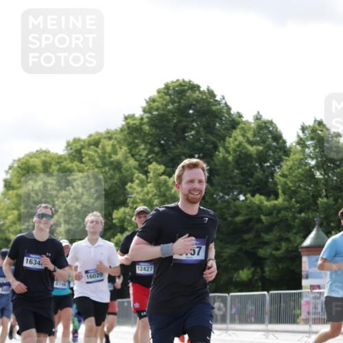 29.06.2025 - hella hamburg halbmarathon Jannik Wohlers http://msf.ph/oto/8152740 29.06.2025 10:15:28 Lombardsbrücke 1156, 1651, 2076, 3167, 4007, 5423, 7897, 7941, 7942, 8554, 8746, 8885, 9192, 9675, 9784, 10108, 10608, 11113, 11303, 11478, 11774, 11783, 11818, 12427, 12469, 12628, 13179, 13818, 13951, 14423, 14543, 14550, 14559, 14630, 15570, 15710, 15889, 15988, 16020, 16348, 16606, 16923, 17350, 18150, 18641, 18957 meine-sportfotos.de