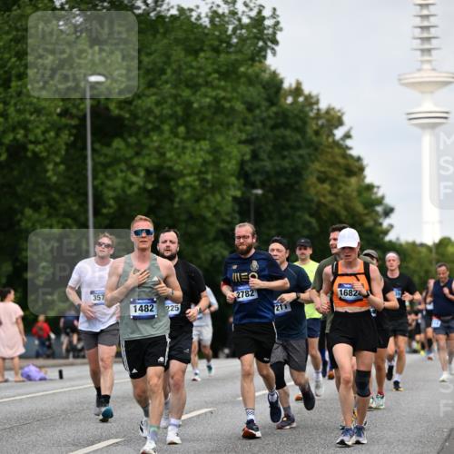 29.06.2025 - hella hamburg halbmarathon Dr. Thomas Lammeyer http://msf.ph/oto/8152743 29.06.2025 10:07:25 Kennedybrücke 1114, 1135, 1138, 1482, 1702, 1885, 2594, 2619, 2759, 2782, 2810, 3001, 3572, 3630, 4066, 4204, 4511, 4613, 4665, 6217, 7210, 7211, 7290, 7935, 8614, 9439, 9453, 9554, 10824 meine-sportfotos.de