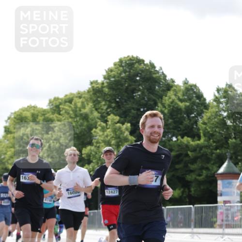 29.06.2025 - hella hamburg halbmarathon Jannik Wohlers http://msf.ph/oto/8152745 29.06.2025 10:15:28 Lombardsbrücke 1156, 1651, 2076, 3167, 4007, 5423, 7897, 7941, 7942, 8554, 8746, 8885, 9192, 9675, 9784, 10108, 10608, 11113, 11303, 11478, 11774, 11783, 11818, 12427, 12469, 12628, 13179, 13818, 13951, 14423, 14543, 14550, 14559, 14630, 15570, 15710, 15889, 15988, 16020, 16348, 16606, 16923, 17350, 18150, 18641, 18957 meine-sportfotos.de