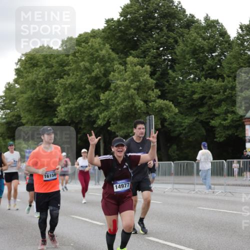 29.06.2025 - hella hamburg halbmarathon Jannik Wohlers http://msf.ph/oto/8152750 29.06.2025 10:52:38 Lombardsbrücke 2146, 2291, 2701, 2988, 3787, 4626, 4729, 6135, 6521, 7681, 7737, 9545, 10055, 10417, 10568, 10661, 10981, 11520, 11524, 11919, 12127, 12128, 13489, 13916, 13917, 14643, 14765, 14807, 14977, 14979, 16137, 16156, 16961, 18988 meine-sportfotos.de