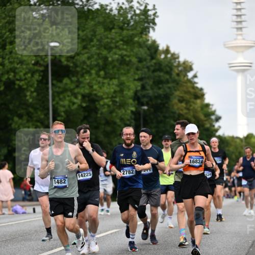 29.06.2025 - hella hamburg halbmarathon Dr. Thomas Lammeyer http://msf.ph/oto/8152756 29.06.2025 10:07:26 Kennedybrücke 1114, 1135, 1138, 1482, 1702, 1885, 2594, 2619, 2759, 2782, 2810, 3001, 3572, 3630, 4066, 4204, 4511, 4613, 4665, 6217, 7210, 7211, 7290, 7935, 8614, 9439, 9453, 9554, 10824 meine-sportfotos.de