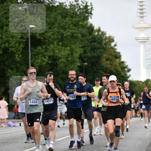 29.06.2025 - hella hamburg halbmarathon Dr. Thomas Lammeyer http://msf.ph/oto/8152758 29.06.2025 10:07:26 Kennedybrücke 1114, 1135, 1138, 1482, 1702, 1885, 2594, 2619, 2759, 2782, 2810, 3001, 3572, 3630, 4066, 4204, 4511, 4613, 4665, 6217, 7210, 7211, 7290, 7935, 8614, 9439, 9453, 9554, 10824 meine-sportfotos.de