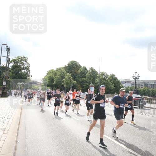 29.06.2025 - hella hamburg halbmarathon Jannik Wohlers http://msf.ph/oto/8152765 29.06.2025 10:42:11 Lombardsbrücke 1929, 1957, 1994, 2069, 2134, 2401, 2538, 2580, 2940, 2941, 3605, 3874, 4092, 4334, 4778, 5403, 5417, 5810, 6120, 6764, 7040, 7260, 7513, 7666, 8525, 8526, 8529, 8816, 9980, 10454, 10532, 10697, 10872, 10899, 11463, 11550, 11677, 12441, 12684, 13241, 13406, 13776, 14042, 14084, 14170, 14426, 14468, 14556, 14636, 14769, 15004, 15219, 15221, 15912, 15977, 16215, 16352, 16612 meine-sportfotos.de