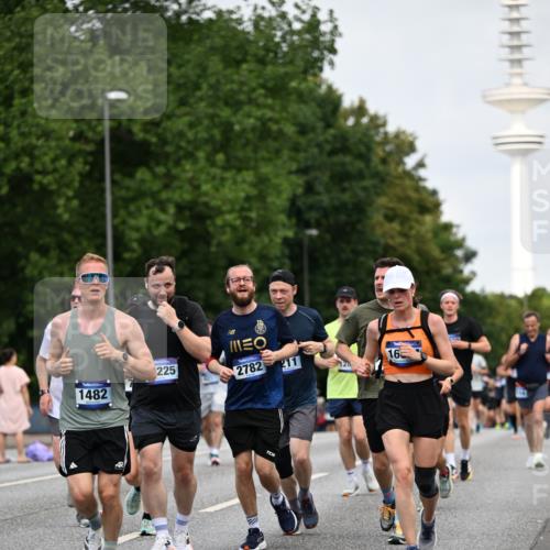 29.06.2025 - hella hamburg halbmarathon Dr. Thomas Lammeyer http://msf.ph/oto/8152770 29.06.2025 10:07:26 Kennedybrücke 1114, 1135, 1138, 1482, 1702, 1885, 2594, 2619, 2759, 2782, 2810, 3001, 3572, 3630, 4066, 4204, 4511, 4613, 4665, 6217, 7210, 7211, 7290, 7935, 8614, 9439, 9453, 9554, 10824 meine-sportfotos.de