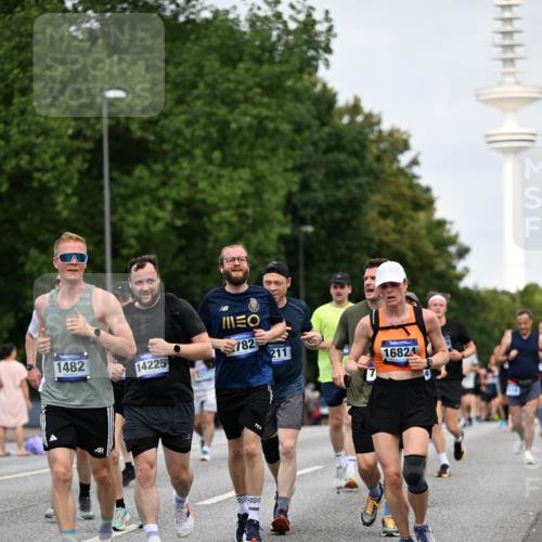 29.06.2025 - hella hamburg halbmarathon Dr. Thomas Lammeyer http://msf.ph/oto/8152775 29.06.2025 10:07:26 Kennedybrücke 1114, 1135, 1138, 1482, 1702, 1885, 2594, 2619, 2759, 2782, 2810, 3001, 3572, 3630, 4066, 4204, 4511, 4613, 4665, 6217, 7210, 7211, 7290, 7935, 8614, 9439, 9453, 9554, 10824 meine-sportfotos.de