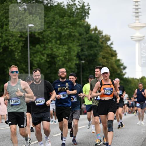 29.06.2025 - hella hamburg halbmarathon Dr. Thomas Lammeyer http://msf.ph/oto/8152782 29.06.2025 10:07:26 Kennedybrücke 1114, 1135, 1138, 1482, 1702, 1885, 2594, 2619, 2759, 2782, 2810, 3001, 3572, 3630, 4066, 4204, 4511, 4613, 4665, 6217, 7210, 7211, 7290, 7935, 8614, 9439, 9453, 9554, 10824 meine-sportfotos.de