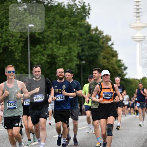 29.06.2025 - hella hamburg halbmarathon Dr. Thomas Lammeyer http://msf.ph/oto/8152785 29.06.2025 10:07:26 Kennedybrücke 1114, 1135, 1138, 1482, 1702, 1885, 2594, 2619, 2759, 2782, 2810, 3001, 3572, 3630, 4066, 4204, 4511, 4613, 4665, 6217, 7210, 7211, 7290, 7935, 8614, 9439, 9453, 9554, 10824 meine-sportfotos.de