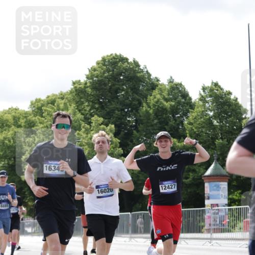 29.06.2025 - hella hamburg halbmarathon Jannik Wohlers http://msf.ph/oto/8152792 29.06.2025 10:15:29 Lombardsbrücke 1156, 1651, 2076, 2436, 3167, 4007, 5423, 7897, 7941, 7942, 8554, 8746, 8885, 9192, 9675, 9784, 10108, 10608, 11113, 11303, 11478, 11774, 11783, 11818, 12427, 12469, 12628, 13179, 13818, 13951, 14423, 14543, 14550, 14559, 15570, 15710, 15889, 15988, 16020, 16348, 16606, 16923, 17350, 17692, 18641, 18957, 19030 meine-sportfotos.de
