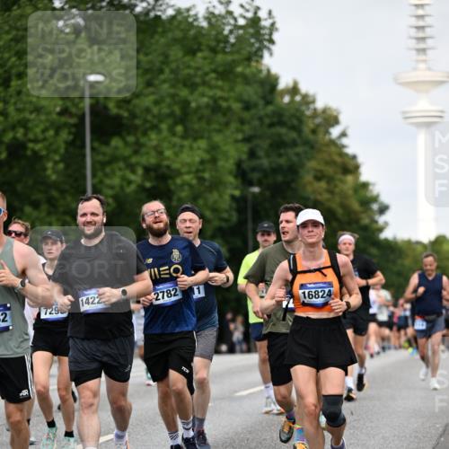 29.06.2025 - hella hamburg halbmarathon Dr. Thomas Lammeyer http://msf.ph/oto/8152799 29.06.2025 10:07:27 Kennedybrücke 1114, 1135, 1138, 1482, 1702, 1885, 2594, 2619, 2759, 2782, 2810, 3001, 3572, 3630, 4066, 4204, 4511, 4613, 4665, 6217, 7210, 7211, 7290, 7935, 8614, 9439, 9453, 9554, 10824 meine-sportfotos.de