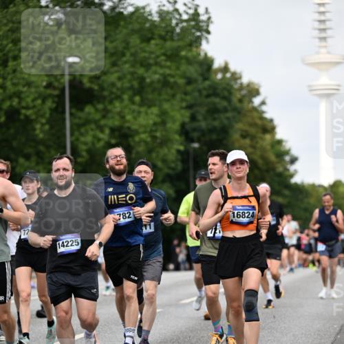 29.06.2025 - hella hamburg halbmarathon Dr. Thomas Lammeyer http://msf.ph/oto/8152805 29.06.2025 10:07:27 Kennedybrücke 1114, 1135, 1138, 1482, 1702, 1885, 2594, 2619, 2759, 2782, 2810, 3001, 3572, 3630, 4066, 4204, 4511, 4613, 4665, 6217, 7210, 7211, 7290, 7935, 8614, 9439, 9453, 9554, 10824 meine-sportfotos.de